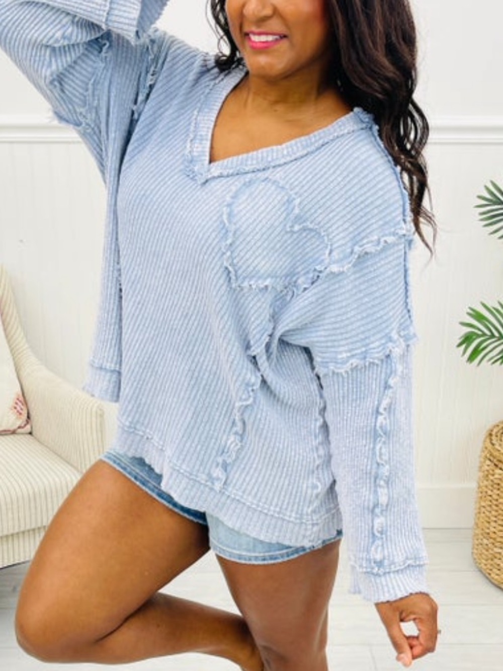 134 Easel Heartstrings of Style Pullover - Picture 3 of 13